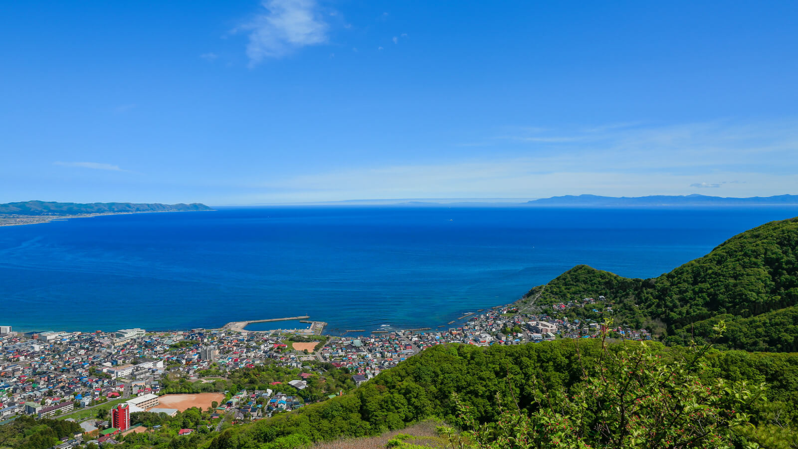 Ride the Mt. Hakodate Ropeway to Savor a Glittering Nightscape