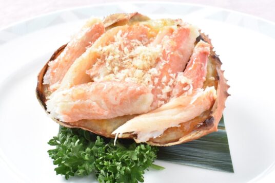 ズワイガニと北あかりの甲羅グラタン